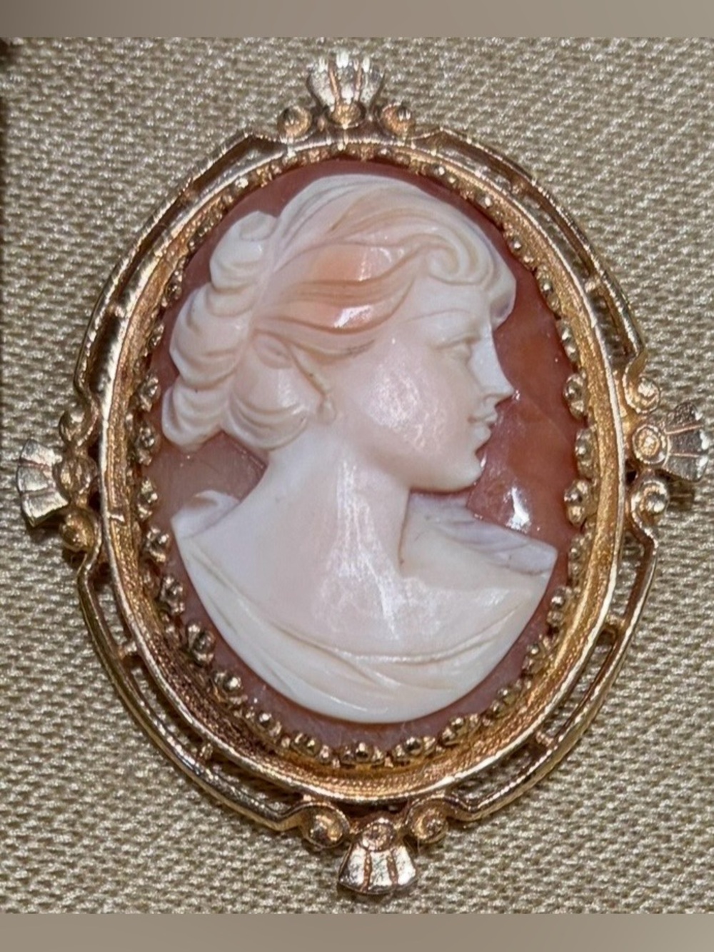 14 KT Gold Cameo Pendant / Brooch